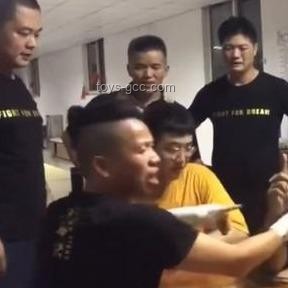 《高手打架，点到为止》：武术竞技中的智慧与修养